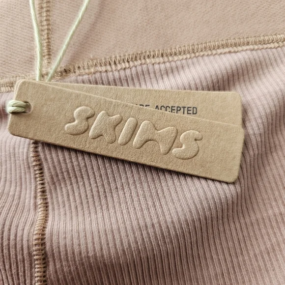 SKIMS Team USA Ribbed Boxer Shorts - Picture 7 of 7